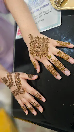 Henna Hands